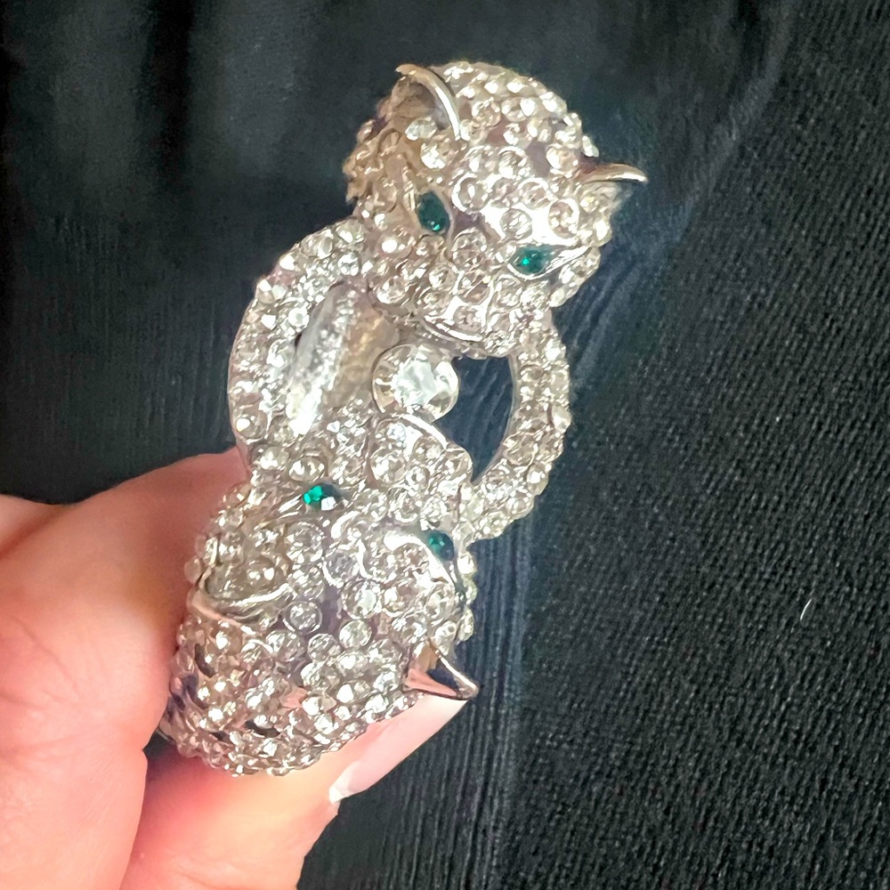 Art deco rhinestone leopard claps bracket